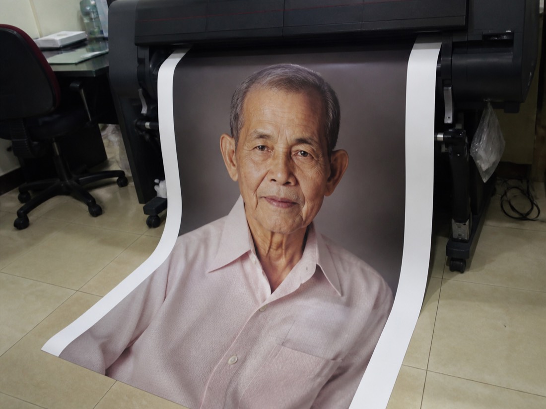 งานพิมพ์ภาพบุคคลขนาดใหญ่